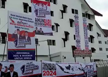 Warga Kampung Susun Akuarium Kecewa Lantaran Baliho Raksasa Anies-Muhaimin Diturunkan