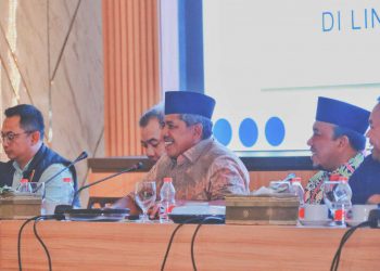 Bupati Siak Alfedri pimpin rapat bersama forkopimda kabupaten siak membahas isu-isu penting terkait pelaksanaan Pemilu 2024 di Kabupaten Siak