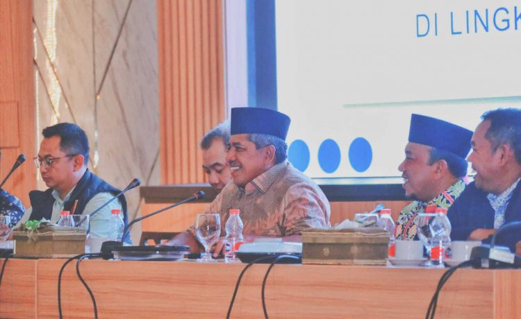 Bupati Siak Alfedri pimpin rapat bersama forkopimda kabupaten siak membahas isu-isu penting terkait pelaksanaan Pemilu 2024 di Kabupaten Siak