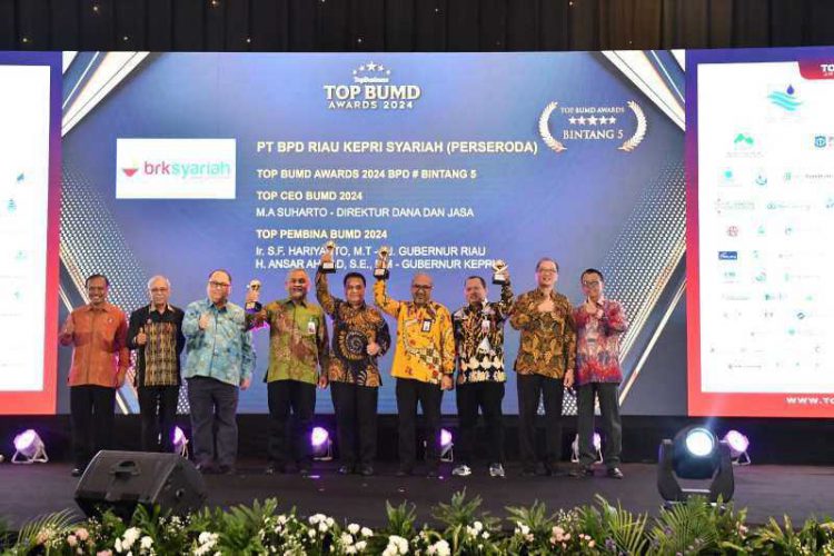 BRK Syariah Raih TOP BUMD #stars 5 Pada Ajang TOP BUMD Awards 2024