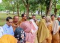 Pimpinan dan Anggota DPRD Kota Dumai beserta staf Sekretariat saling bersalaman usai makan dan doa bersama menyambut bulan suci Ramadan