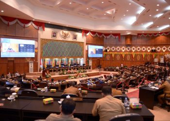 Rapat paripuna terkait penyampaian usulan DPRD Riau tentang pemberhentian Gubernur Masa Jabatan 2019-2024.