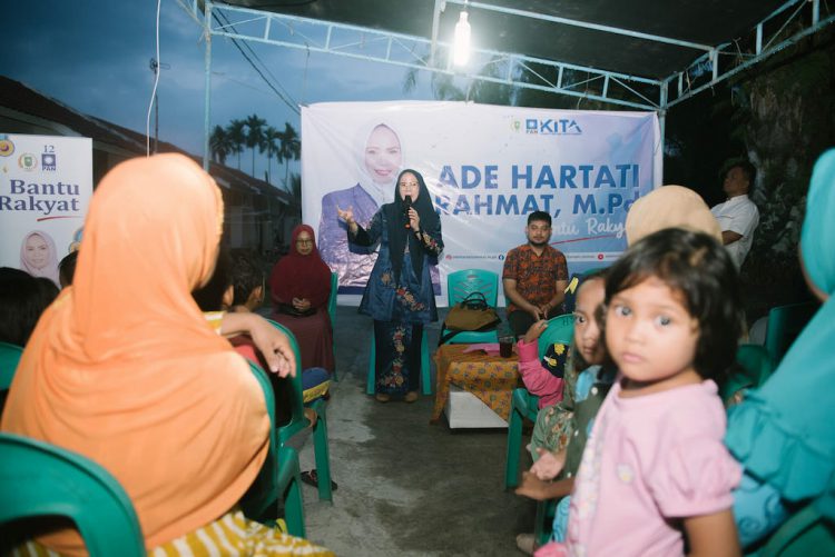 Guru-guru Sekolah Agama di Pekanbaru Mengadu ke Ade Hartati