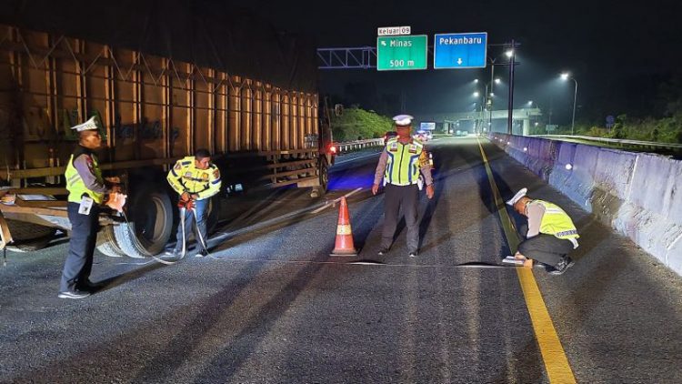 3 Orang Tewas Akibat Kecelakaan di KM 9 Tol Permai