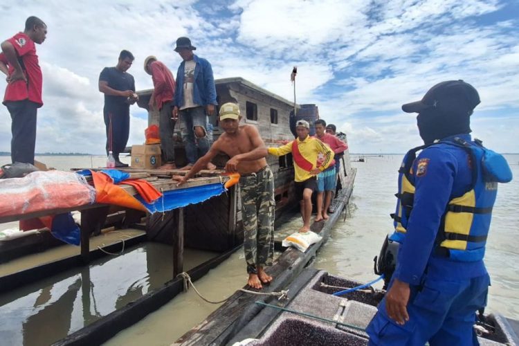 Apa Penyebab Kapal Motor yang Bawa Beras Bulog Karam di Perairan Kepulauan Meranti?