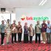 Direktur Dana dan Jasa BRK Syariah foto bersama dengan Direktur Pembiayaan Syariah Direktorat Jenderal Pengelolaan Pembiayaan dan Risiko (DJPPR) Kementrian Keuangan RI, Dwi Irianti di Menara BRK Syariah Pekanbaru