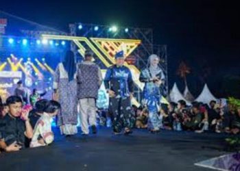 Wabup Siak beserta istri tampil pada acara Lancang Kuning Carnival