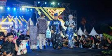 Wabup Siak beserta istri tampil pada acara Lancang Kuning Carnival