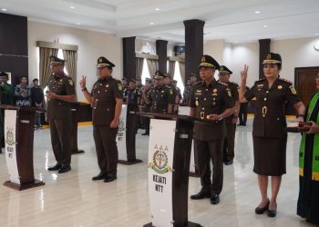 Pelantikan pejabat baru Kajari Sikka, Kajari Belu, dan Kajari TTU di Aula Lopo Sasando Kejati NTT pada Kamis (20/6/2024) pagi (Foto: penatimor)