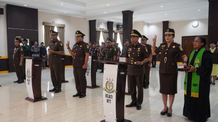 Pelantikan pejabat baru Kajari Sikka, Kajari Belu, dan Kajari TTU di Aula Lopo Sasando Kejati NTT pada Kamis (20/6/2024) pagi (Foto: penatimor)