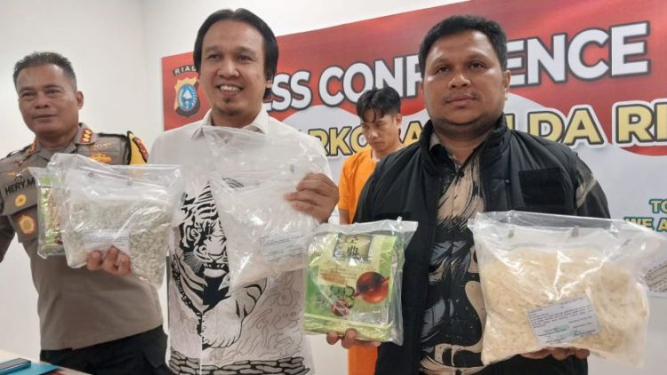 Polda Riau Tangkap Pengedar Narkotika Jaringan Internasional, Sita 9,5 Kg Sabu dan 9.000 Butir Ekstasi