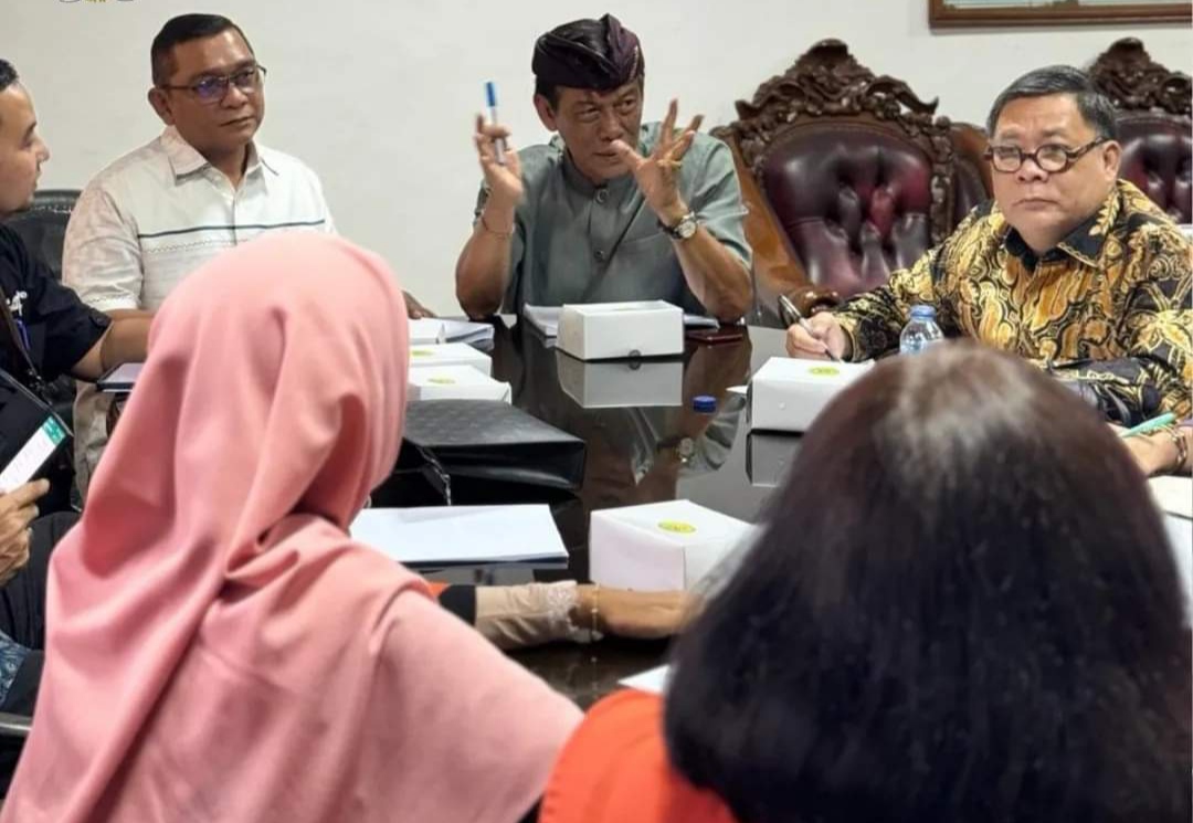 Sekretaris DPRD Provinsi Bali I Gede Indra Dewa Putra saat pertemuan dengan Pansus DPRD Riau.