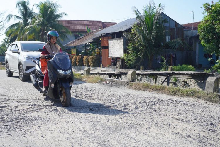 Jalan rusak di Pekanbaru