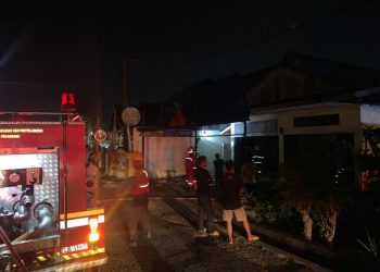 kios penjual sate kambing di Jalan Ronggowarsito, Kecamatan Sail, Pekanbaru, habis dilahap si jago merah pada Selasa dinihari.