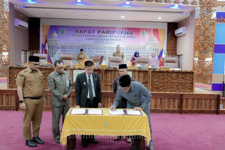 Paripurna DPRD Rohil penyampaian Rekomindasi dan catatan kepada pemerintah