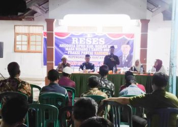 Basiran Nur Efendi SE MIP menyampaikan sambutan pada kegiatan reses di Kepenghuluan Bantaian Kecamatan Batu Hampar, Kamis (25/4/2024)