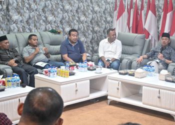 Wakil Ketua DPRD Rohil Basiran Nur Efendi hadiri rapat persiapan Bakar Tongkang 2024 di Mess Pemda Jalan Perwira Senin (10/6/2024) malam.