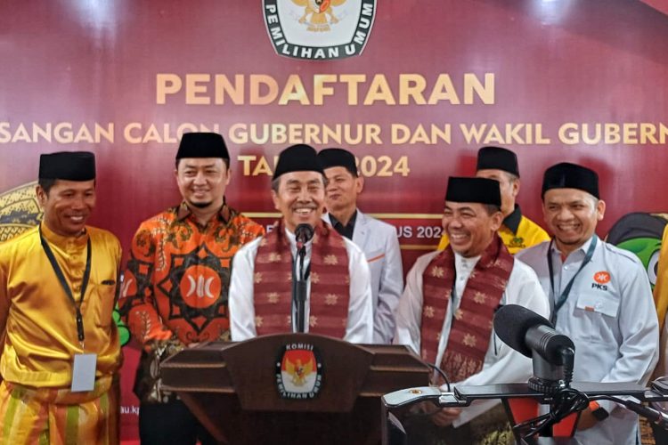 PILGUB RIAU 2024: Pasangan Calon Syamsuar dan Mawardi Diantar Ribuan Pendukung ke KPU Riau