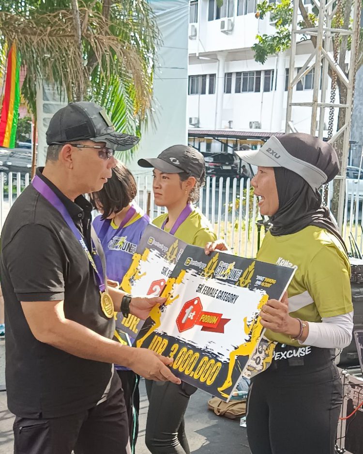 Meski Diguyur Hujan, Para Runner Bertuah Pos City Run 2024 Tetap Semangat