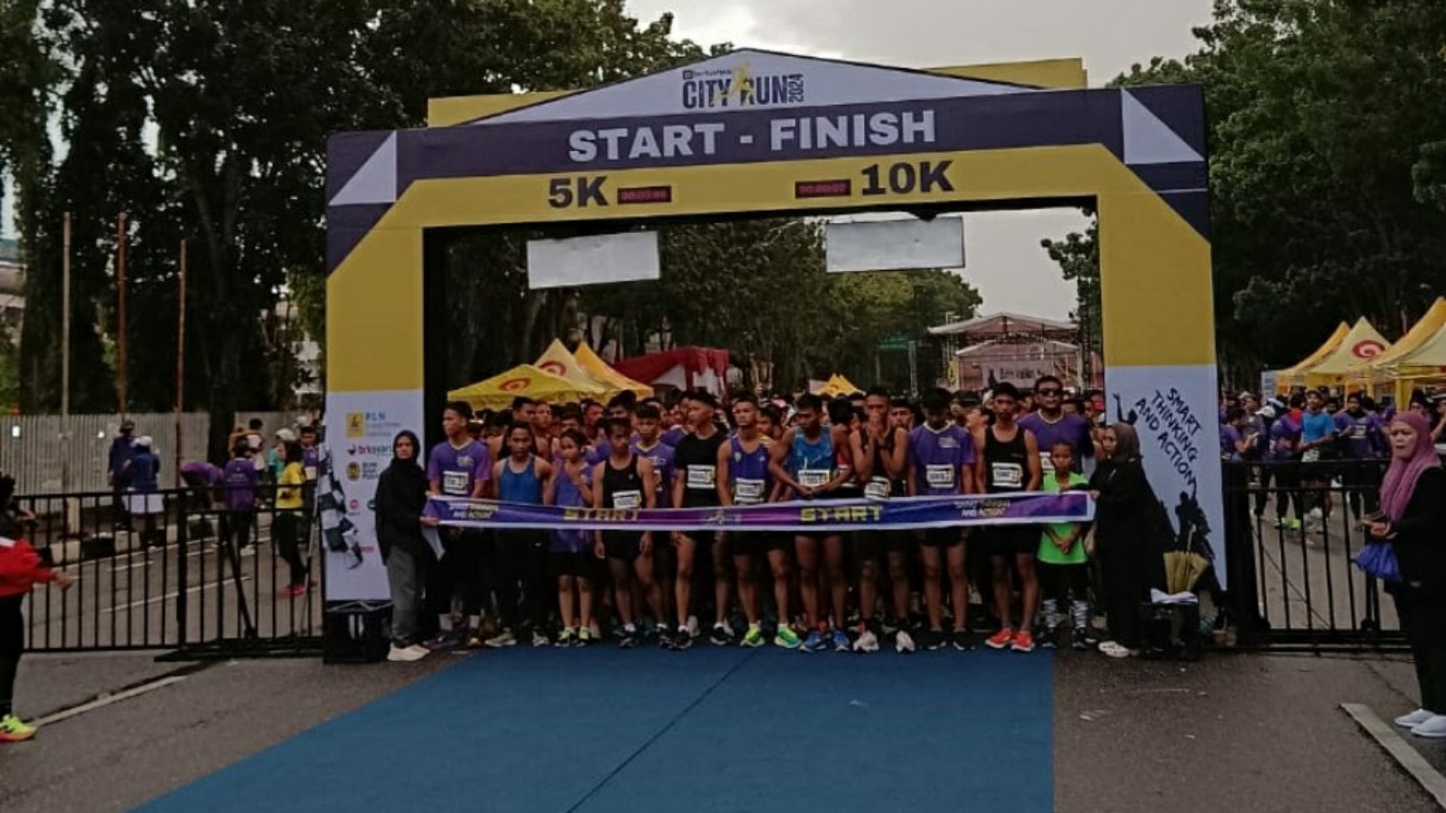 Meski Diguyur Hujan, Para Runner Bertuah Pos City Run 2024 Tetap Semangat