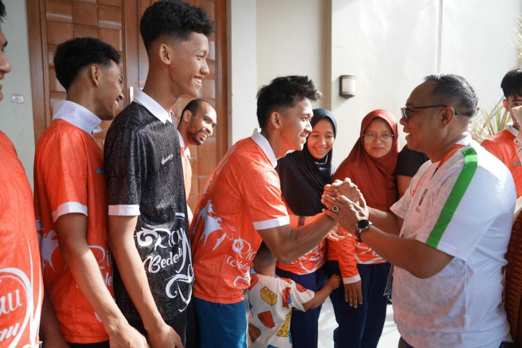 Pj Gubri Motivasi Atlet Anggar Jelang Pertandingan di PON XXI Aceh-Sumut