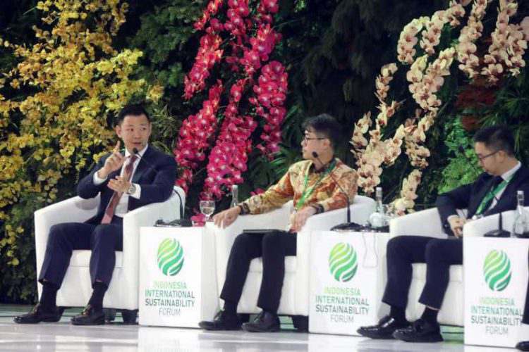 Managing Director Royal Golden Eagle (RGE), Anderson Tanoto, menjadi pembicara pada Indonesia International Sustainability Forum (ISF) di Jakarta Convention Center, Jakarta, Kamis (5/9/2024).