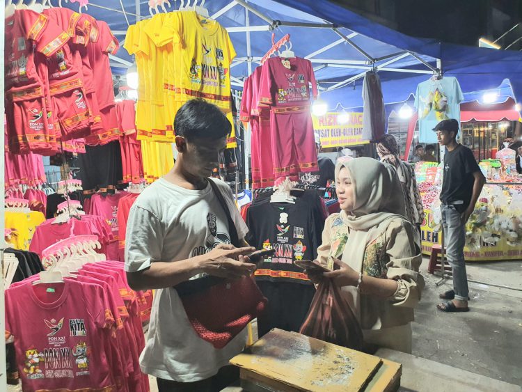 Pedagang Kaos Mendulang Untung di PON XXI Aceh-Sumut 2024