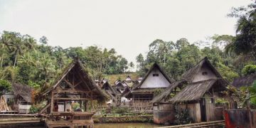 Destinasi Wisata Kampung Naga, Warisan Budaya yang Tetap Terjaga