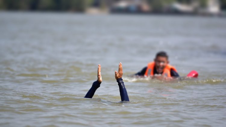 Anak Hilang di Parit Sungai Ara Ditemukan Meninggal oleh Tim SAR