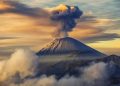 Gunung Semeru Jawa Timur Erupsi, Kolom Abu Capai 1.000 Meter di Atas Puncak