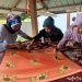 APRIL dan APR melalui Community Development (CD) kembali menggelar pelatihan batik kepada kelompok batik binaan yang dilaksanakan di Pangkalan Kerinci, Pelalawan, Senin-Kamis (18-21/11/2024).