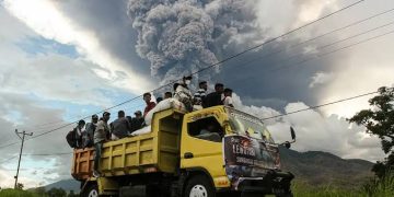 Erupsi Gunungapi Lewotobi Laki-laki di NTT Meningkat, Kolom Abu Capai 9 Kilometer