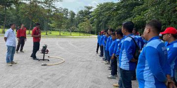 52 Forest Protection Ranger dari 5 kabupaten wilayah operasional RAPP simulasi dan pelatihan penyegaran penggunaan alat-alat pemadam kebakaran saat Coordination Meeting Program Desa Bebas Api (Free Fire Village Program/FFVP).