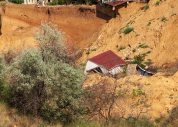 Pemprov Riau membentuk Satuan Tugas atau Satgas Penanggulangan Bencana Hidrometeorologi.