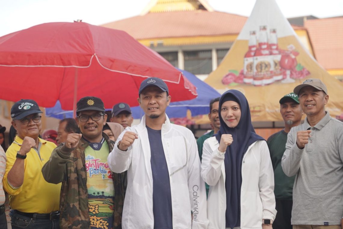Agung-Markarius Ramaikan Jalan Sehat Milad ke-113 Muhamadiyah