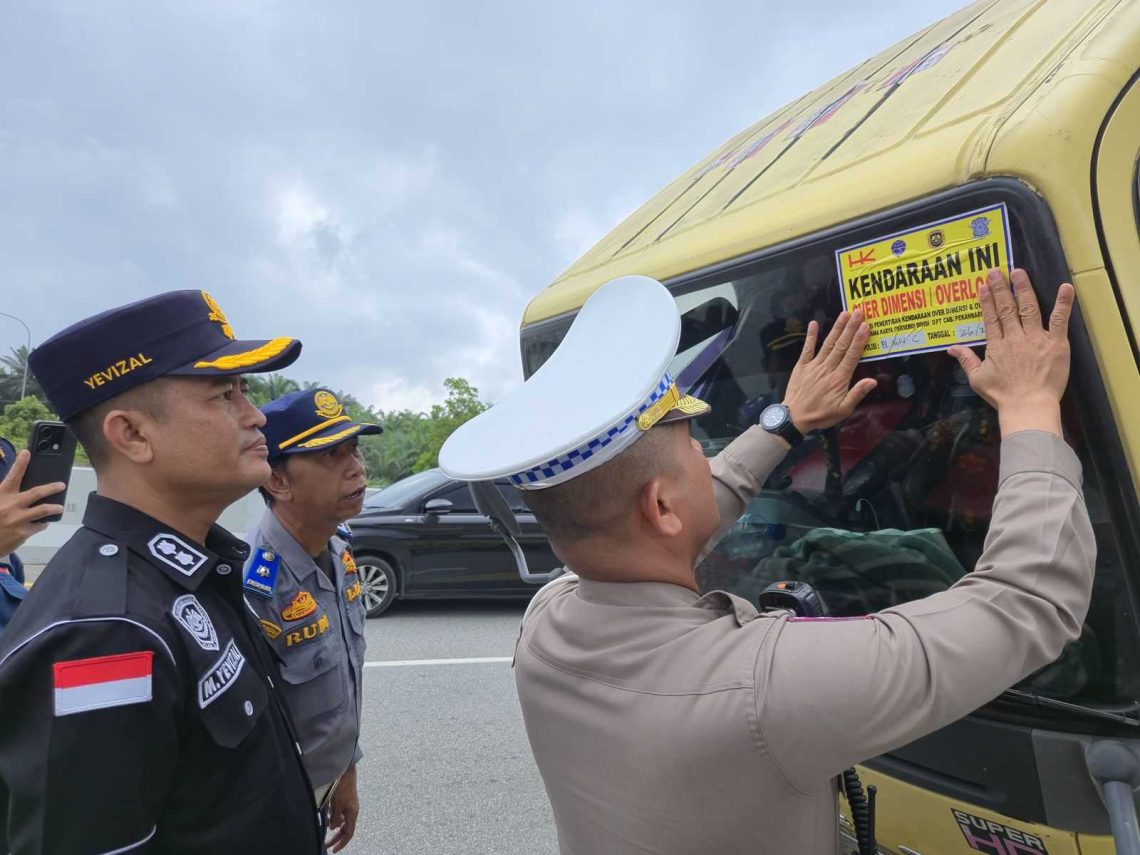 119 Truk ODOL Terjaring Operasi Gabungan di Gerbang Tol Permai