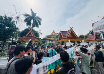 Mahasiswa Riau Demo DPRD Pekanbaru, Tuntut Penertiban Tempat Hiburan Malam