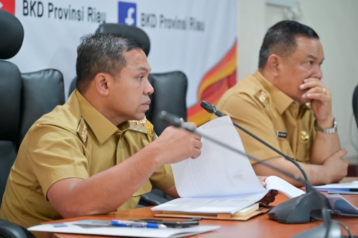 Kepala Biro Kesra & BKD Mengundurkan Diri, Gubri: yang Mau Gantikan Banyak