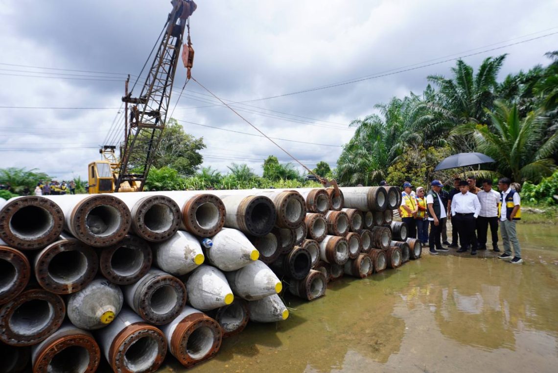 Gubernur Riau Pastikan Perbaikan Jembatan Sekayan Deras Segera Dimulai