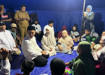 Pastikan Kebutuhan Korban Banjir Terpenuhi, Agung dan Markarius Sambangi Warga Rumbai