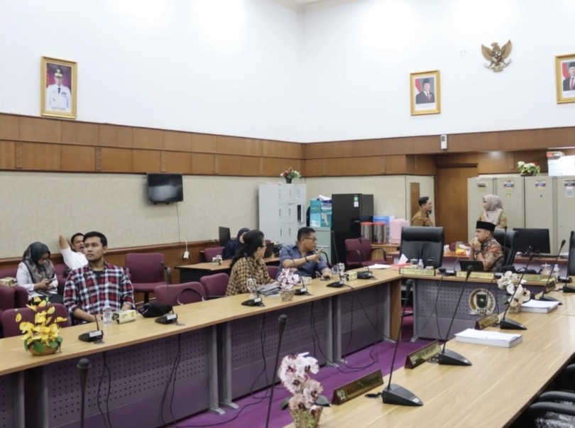 Bahas Ranperda Tatib, Pansus DPRD Riau Gelar Rapat Internal