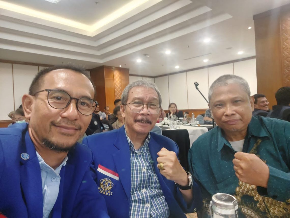Waketum IV DPP HNSI Slamet Agus Priyono (kiri) bersama Sekjend DPP HNSI (tengah)