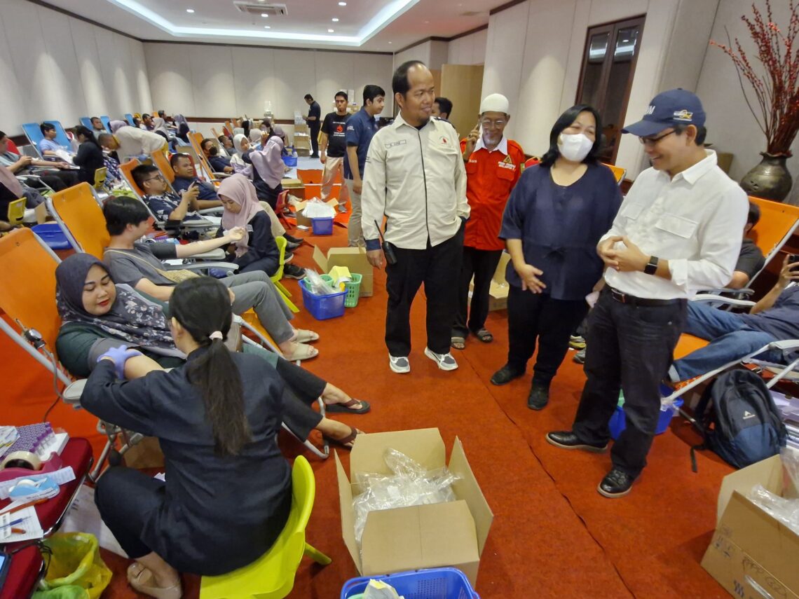 Mill Operations Support Director RAPP Suhdi Yaqub, memantau kegiatan Donor KDD ke-71 di Hotel Unigraha, Pangkalan Kerinci, Sabtu (25/5/2025).