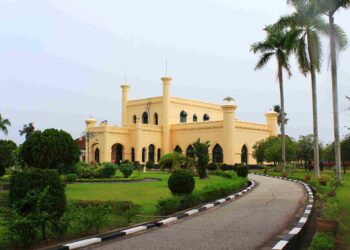 Istana Siak Keropos, Plafon Bocor hingga Cat Dinding Terkelupas, Dispar “Disemprot” Bupati