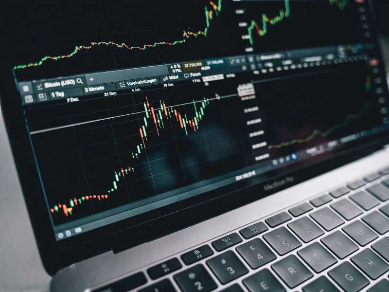 IHSG Dibuka Menguat di Awal Pekan, Sektor Infrastruktur Naik Kencang