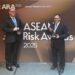 ERM-BCM Manager Ian Michael Wevell dan Deputy General Manager (GM) Stakeholder Relation (SHR) RAPP, Susilo Sudarman saat menerima penghargaan di ASEAN RISK AWARD 2025.