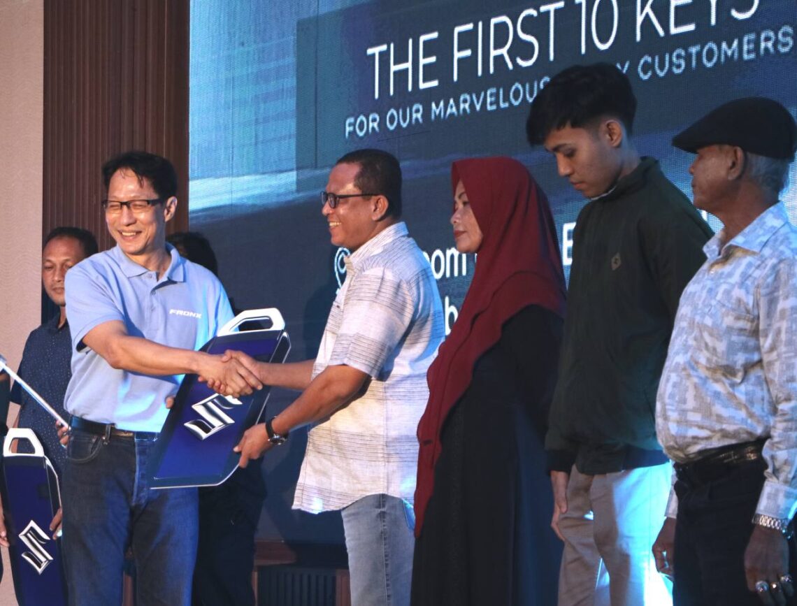 Suzuki Fronx Resmi Mengaspal di Riau, 10 Konsumen Pertama Terima Unit Perdana