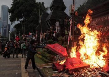 Gelombang Demo Nasional Usai Tewasnya Driver Ojol, Ricuh Pecah di Sejumlah Kota