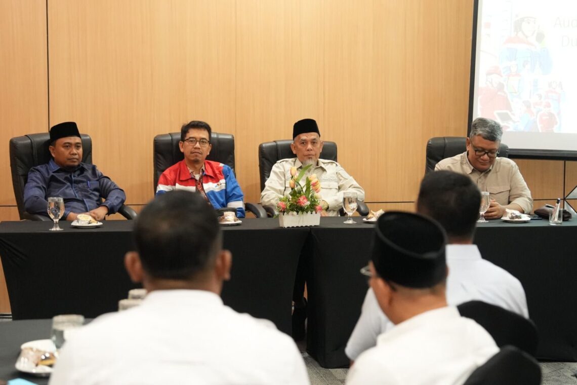 Keterangan foto : Kilang Pertamina Dumai melaksanakan audiensi dengan para pemangku kepentingan dan masyarakat Kelurahan Tanjung Palas dan Jayamukti, bertempat di Hotel Patra Dumai, Rabu 22 Oktober 2025 | Foto: Dok. KPI RU II Dumai.
