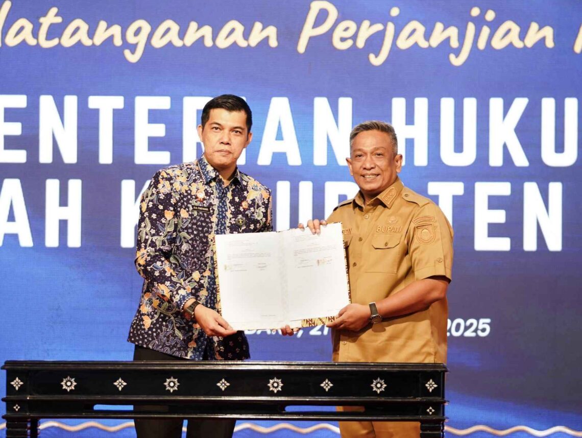 Bupati Rokan Hulu Raih Penghargaan dari Kemenkumham RI Atas Komitmen Keadilan Bagi Masyarakat